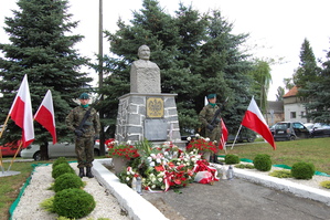 Pomnik Wincentego Witosa w miejscowości Węgry