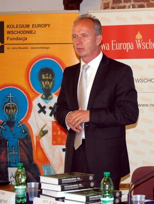 W imieniu Oddziału IPN we Wrocławiu przybyłych powitał naczelnik OBEP IPN dr hab. Krzysztof Szwagrzyk