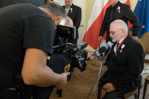 Andrzej Perlak udziela wywiadu TVP3 Wrocław