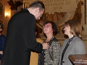 Sylwia Krzyżanowska odbiera medal KEN