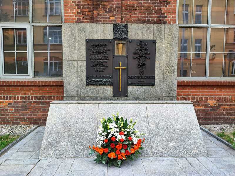 Pomnik na terenie dawnego zakładu Famo-Werke, gdzie mieścił się podobóz Gross-Rosen AL Breslau I. Fot. Kamilla Jasińska / IPN Wrocław