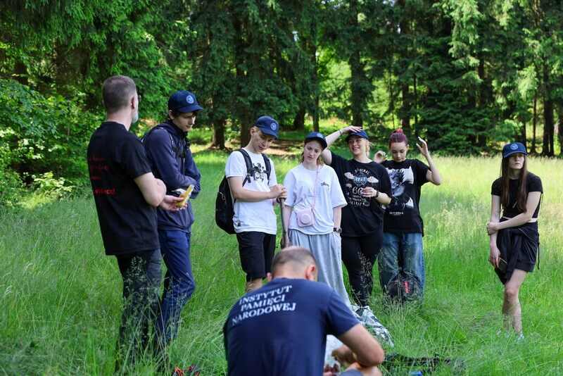 Rajd Szlakiem Kurierów Solidarności w Górach Złotych dla uczniów klasy ósmej SP nr 96 im. Leonida Teligi we Wrocławiu, 18-19 czerwca 2024/ fot. Agata Ligęcka IPN Wrocław