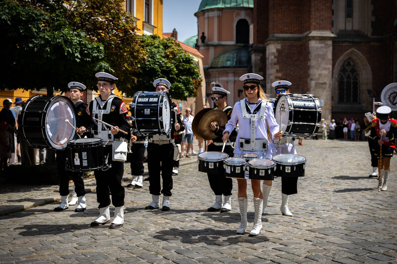 Pokaz musztry paradnej na Ostrowie Tumskim. Fot. Agata Ligęcka / IPN Wrocław