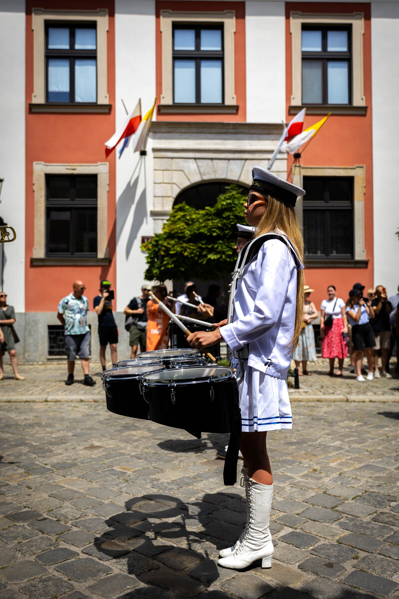 Pokaz musztry paradnej na Ostrowie Tumskim. Fot. Agata Ligęcka / IPN Wrocław