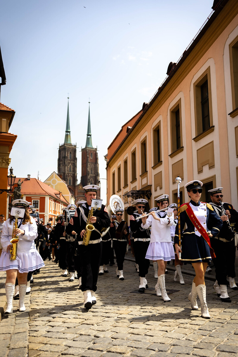 Pokaz musztry paradnej na Ostrowie Tumskim. Fot. Agata Ligęcka / IPN Wrocław