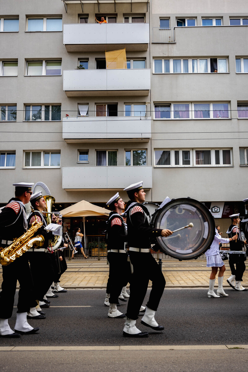 Uroczysty przemarsz ulicami Wrocławia. Fot. Agata Ligęcka / IPN Wrocław