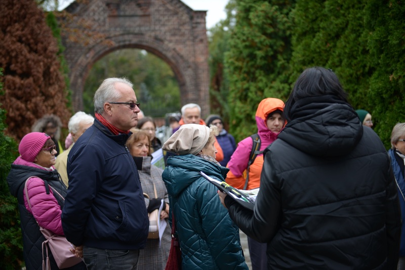 Spacer po cmentarzu św. Wawrzyńca 5.10.2024, fot. Mateusz Jasiński (15)