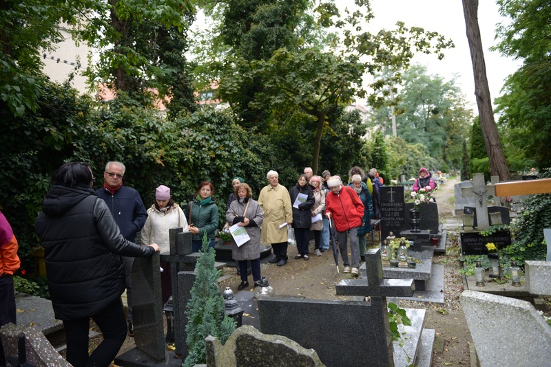 Spacer po cmentarzu św. Wawrzyńca 5.10.2024, fot. Mateusz Jasiński (26)