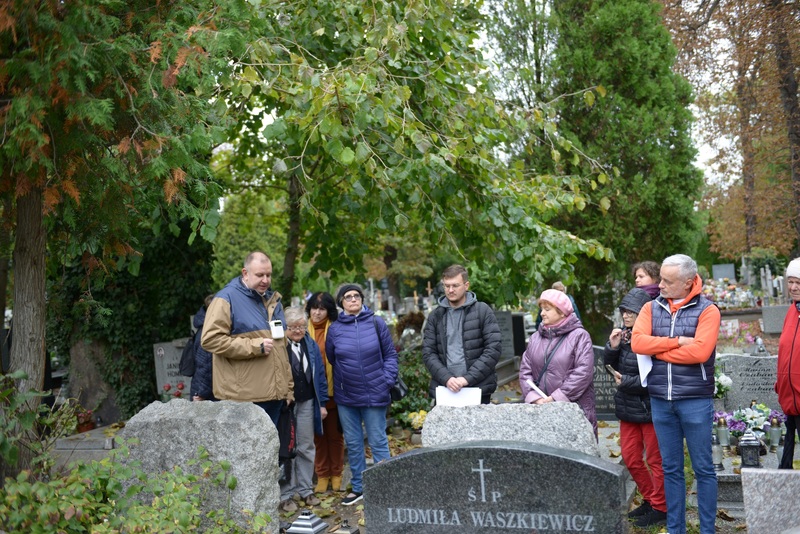 Spacer po cmentarzu św. Wawrzyńca 5.10.2024, fot. Mateusz Jasiński (28)