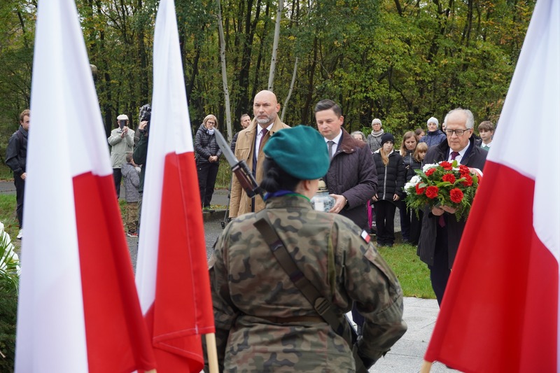 Łambinowice, uroczystość przy pomniku 6.10.2024, fot. Denis Olejak / IPN Opole