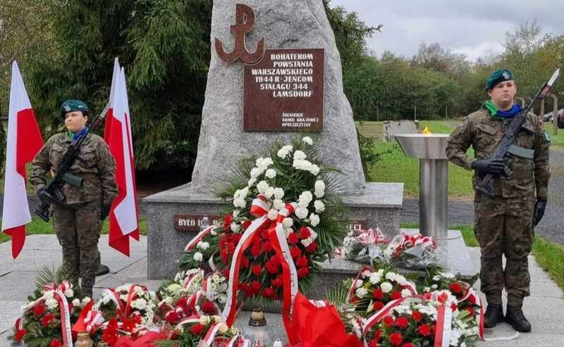 Łambinowice, uroczystość przy pomniku 6.10.2024, fot. Iwona Wawrzkowicz / IPN Wrocław
