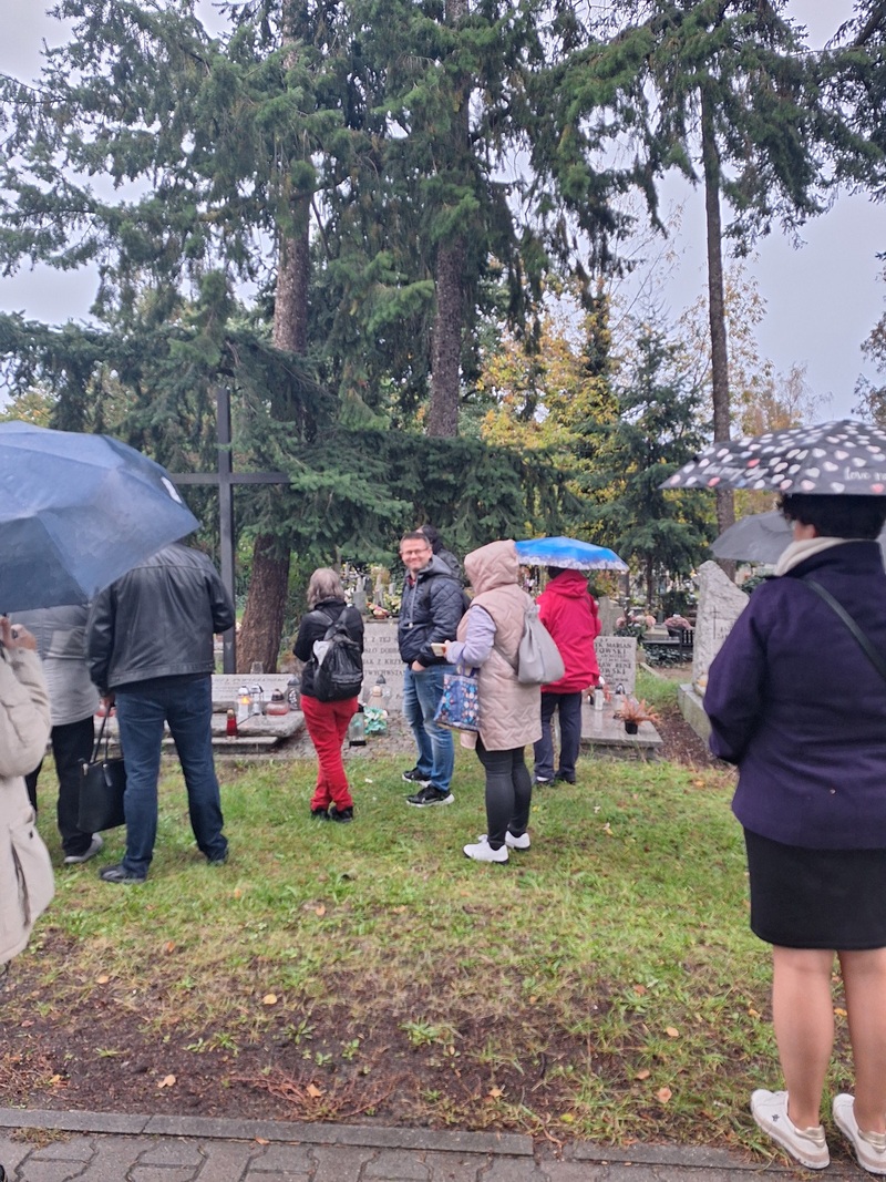 Spacer po cmentarzu św. Rodziny – pomnik Orląt Lwowskich, 10.10.2024, fot. Joanna Czajkowska