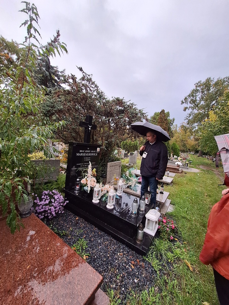 Spacer po cmentarzu św. Rodziny – pomnik Orląt Lwowskich, 10.10.2024, fot. Joanna Czajkowska