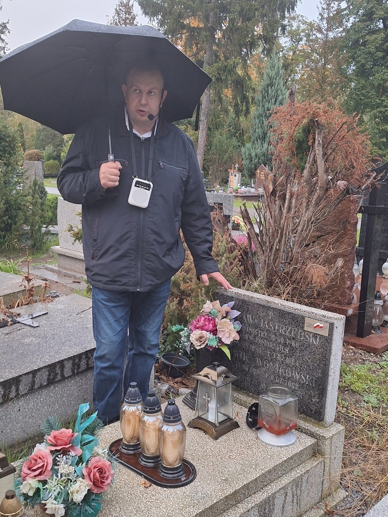 Spacer po cmentarzu św. Rodziny – pomnik Orląt Lwowskich, 10.10.2024, fot. Joanna Czajkowska