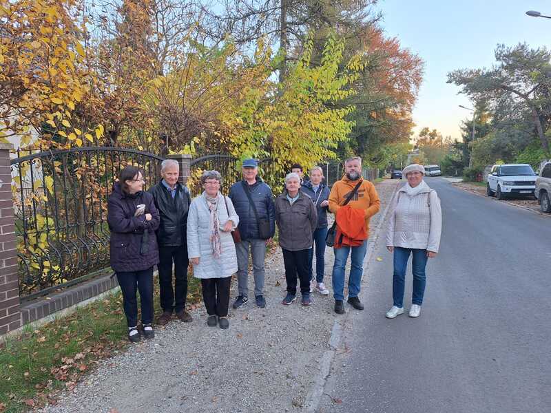 Spacer z przewodnikiem. Fot. Kamilla Jasińska / IPN Wrocław