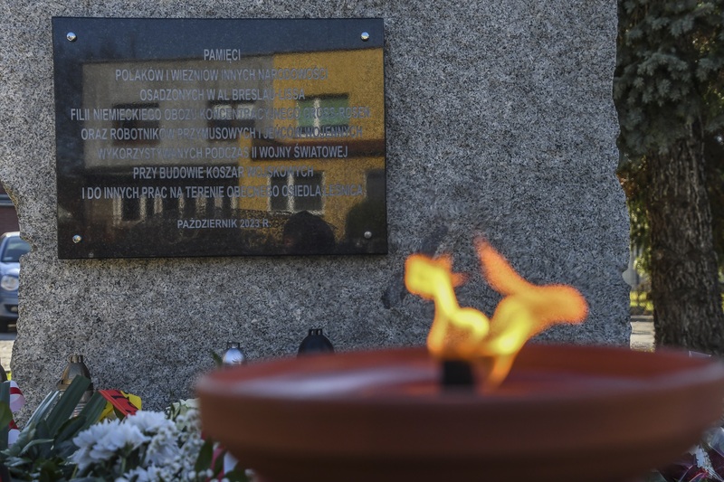 Tablica inskrypcyjna pomnika na terenie 10. Wrocławskiej Brygady Łączności. Fot. Łukasz Urbaniak / 10WBŁ