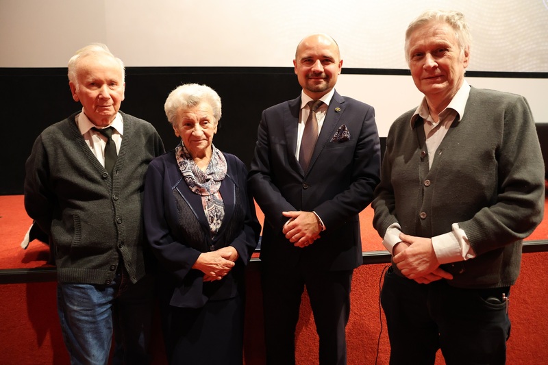 Zygmunt Pacych, Leokadia Wieczorek, Kamil Dworaczek i Jacek Garcanson. Fot. Maciej Parysek / IPN Wrocław