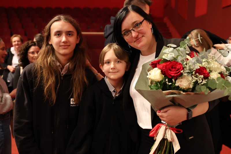 Kamilla Jasińska z synami. Fot. Maciej Parysek / IPN Wrocław