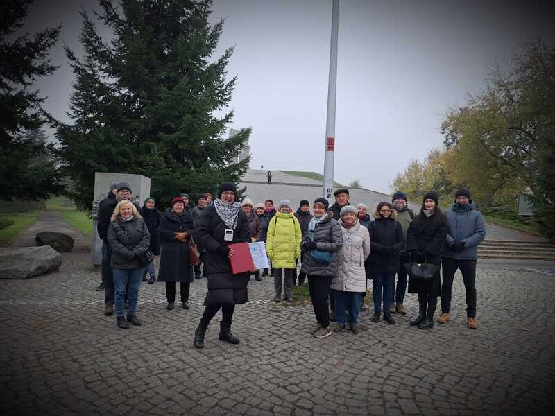 Spacer po Cmentarzu Żołnierzy Polskich, 10.11.2024. Fot. Joanna Mierzwiak