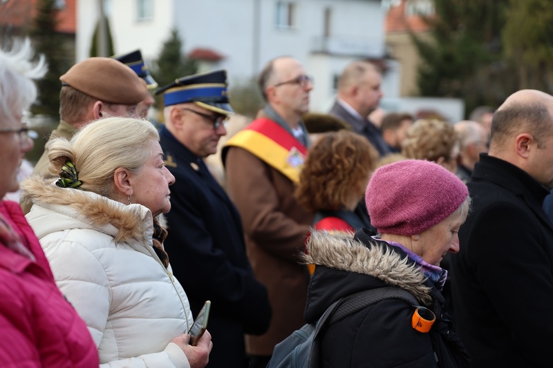 Goście zebrani na uroczystym odsłonięciu pomnika. Fot. Maciej Parysek / IPN Wrocław