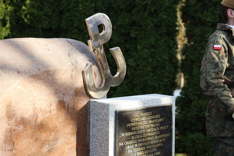 Nowo odsłonięty pomnik cywilnej ludności powstańczej Warszawy. Fot. Maciej Parysek / IPN Wrocław