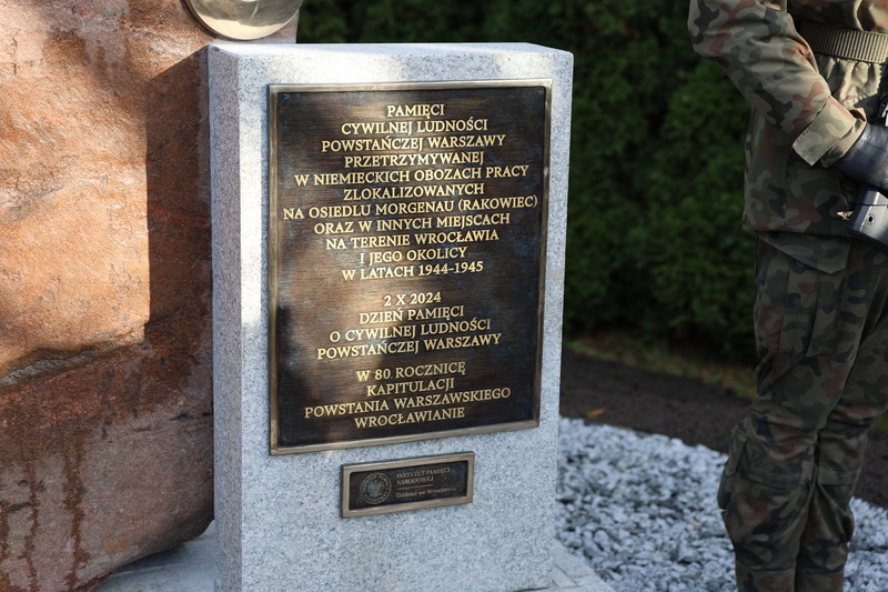 Nowo odsłonięty pomnik cywilnej ludności powstańczej Warszawy. Fot. Maciej Parysek / IPN Wrocław