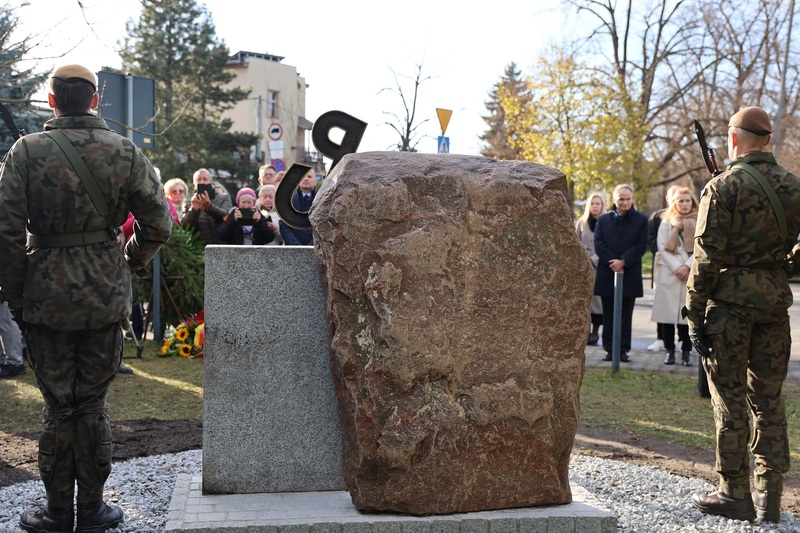 Nowo odsłonięty pomnik cywilnej ludności powstańczej Warszawy. Fot. Maciej Parysek / IPN Wrocław
