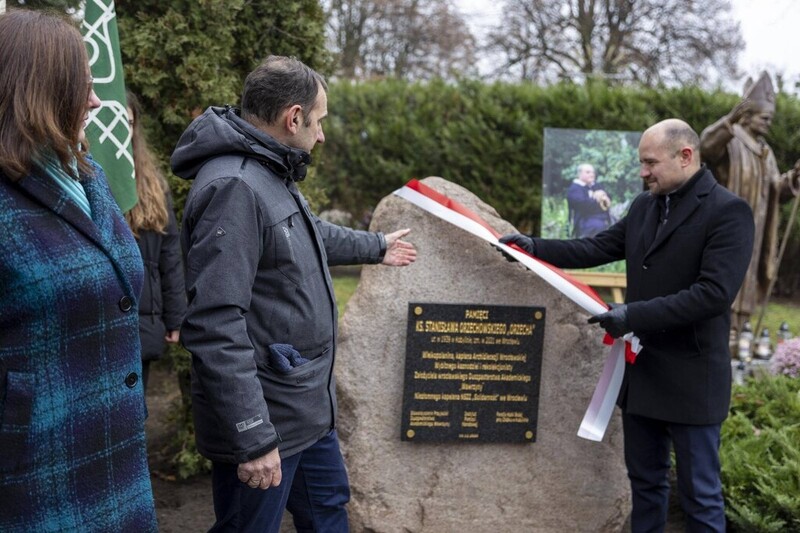 Uroczyste odsłonięcie tablicy pamięci ks. Stanisława Orzechowskiego „Orzecha” - Kobylin, 10 grudnia 2024/ fot. A.Ligęcka/ IPN Wrocław