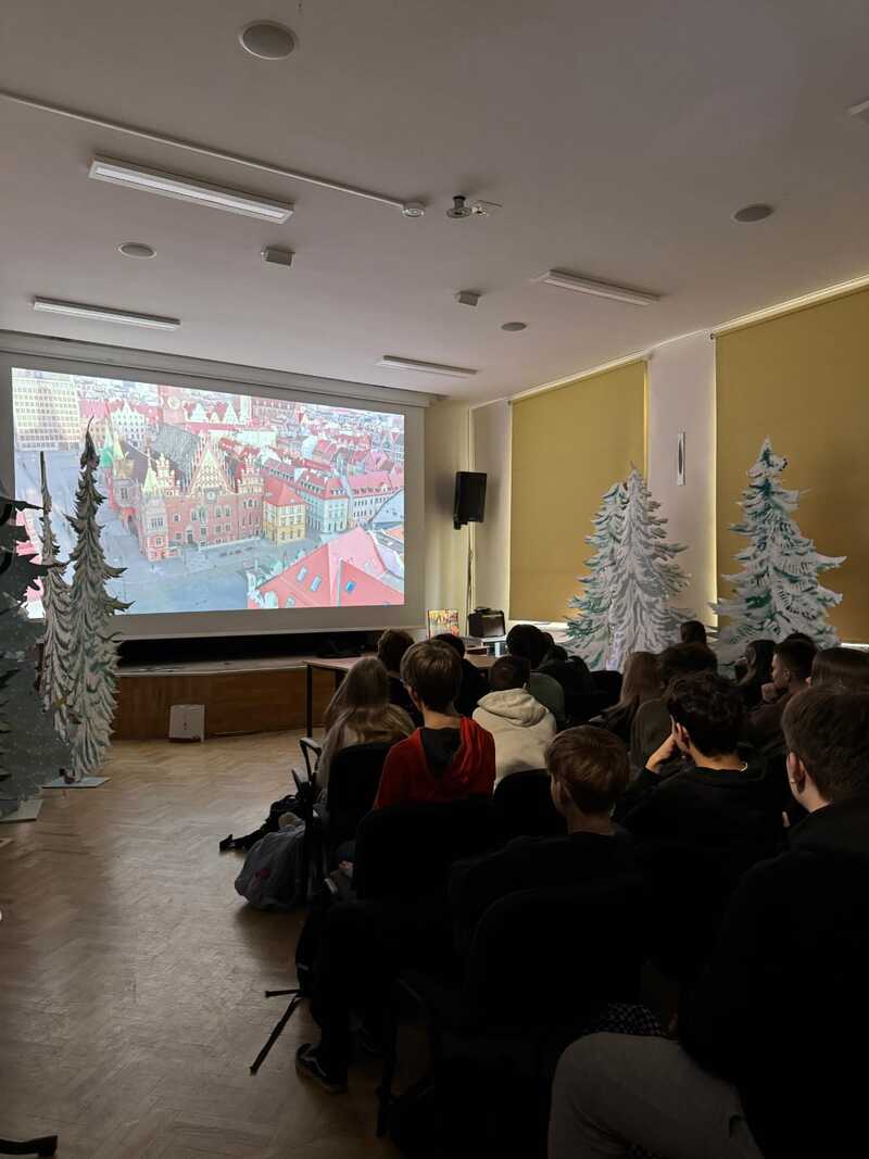 Pokaz filmu w LO w Trzebnicy. Fot. Agnieszka Wrzesińska