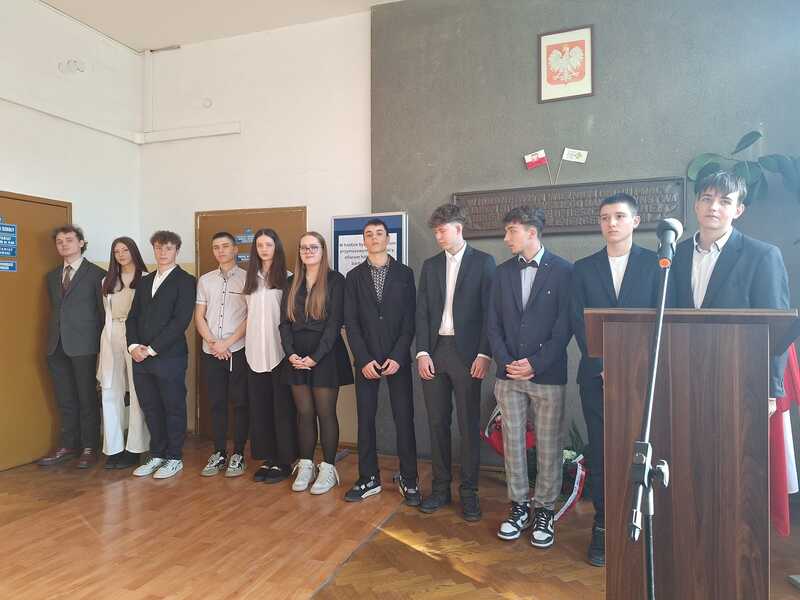 Uczniowie, którzy przygotowali akademię ku pamięci robotników przymusowych osadzonych w Clausewitzschule. Fot. Kamilla Jasińska