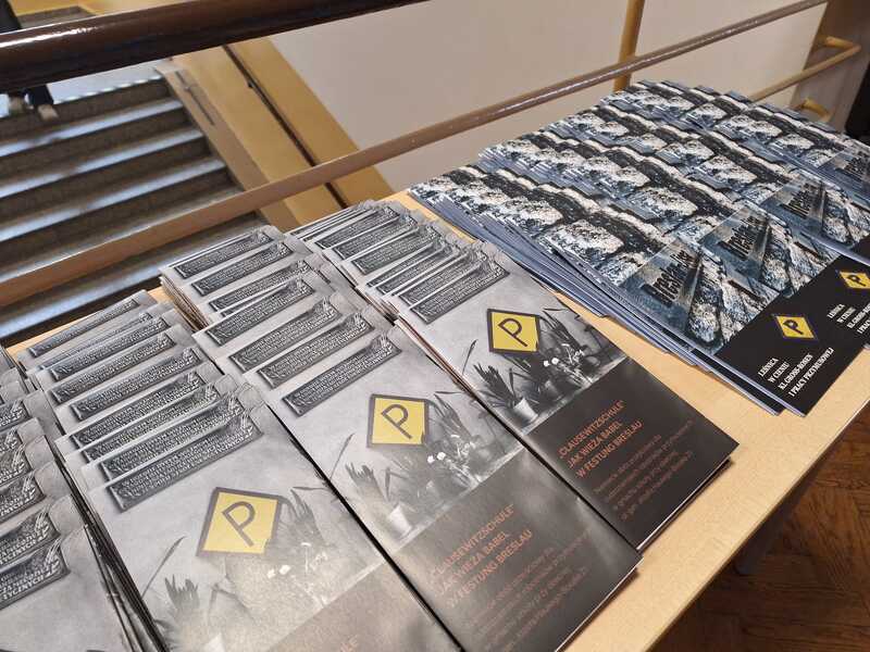 Dwie broszury wydane w ostatnim czasie przez Oddział IPN we Wrocławiu. Fot. Kamilla Jasińska