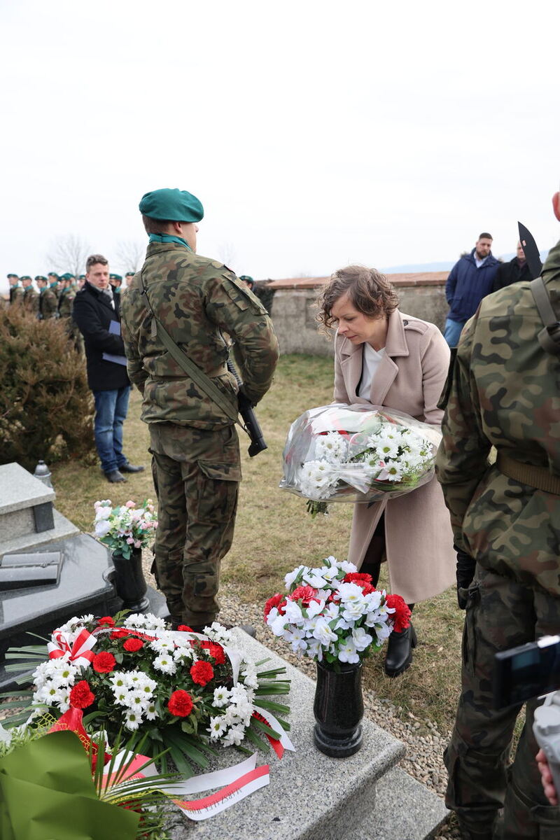 Projekt Ocalamy. Uroczystość przy grobie weterana walk o wolność i niepodległość Polski Czesława Marcjana - Budzów, 25 lutego 2025/ fot. M.Parysek IPN Wrocław