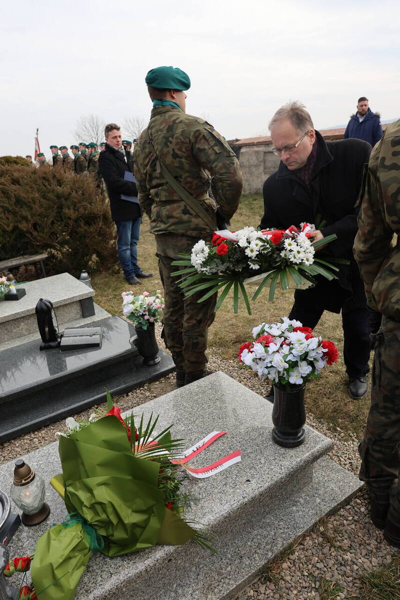 Projekt Ocalamy. Uroczystość przy grobie weterana walk o wolność i niepodległość Polski Czesława Marcjana - Budzów, 25 lutego 2025/ fot. M.Parysek IPN Wrocław