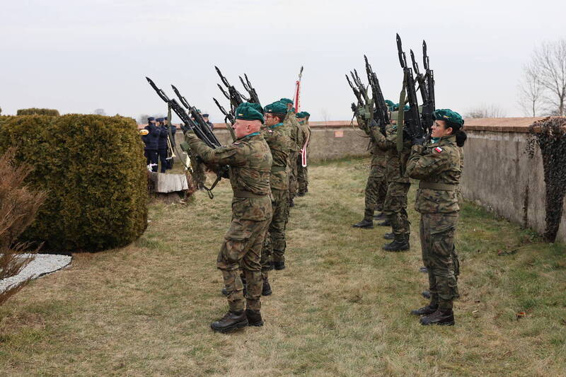 Projekt Ocalamy. Uroczystość przy grobie weterana walk o wolność i niepodległość Polski Czesława Marcjana - Budzów, 25 lutego 2025/ fot. M.Parysek IPN Wrocław