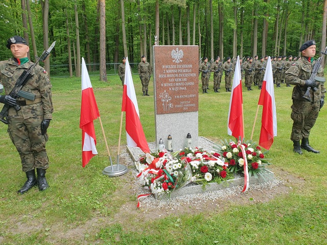 W tej miejscowości żywa jest pamięć o „cassińczykach”, szczególnie tych, którzy mogą mieć w Polsce tylko symboliczne groby, Jurków - 11 maja 2025