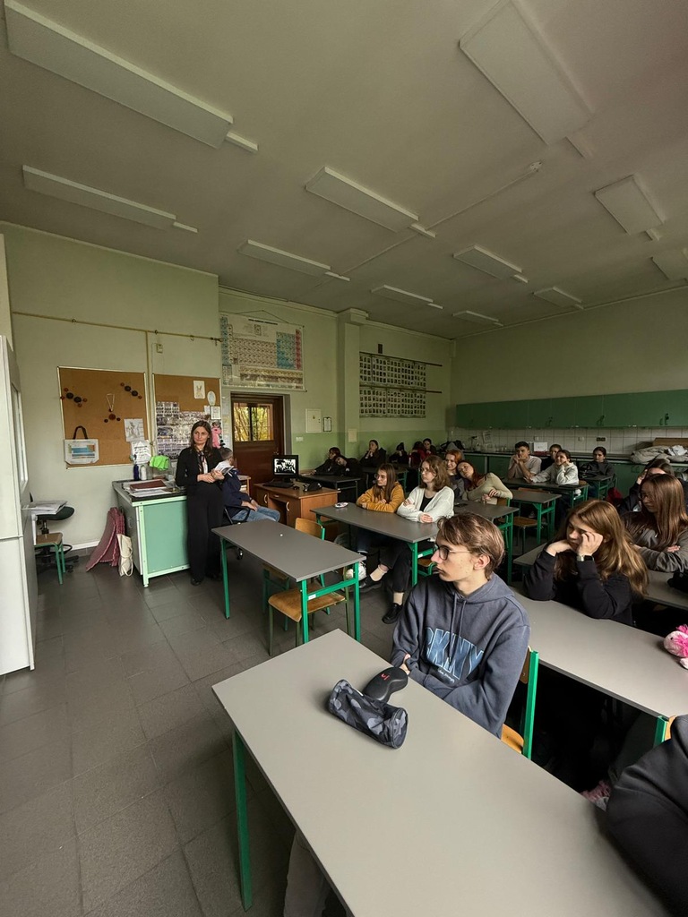 W Ogólnokształcącym Liceum Kreatywności Nr XVI we Wrocławiu stanęła wystawa „Łączniczki wileńskiej Armii Krajowej” - Wrocław, 22 maja 2025