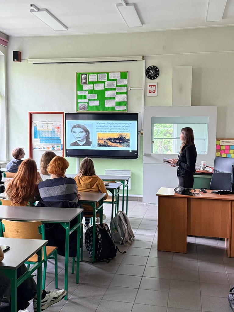 W Ogólnokształcącym Liceum Kreatywności Nr XVI we Wrocławiu stanęła wystawa „Łączniczki wileńskiej Armii Krajowej” - Wrocław, 22 maja 2025