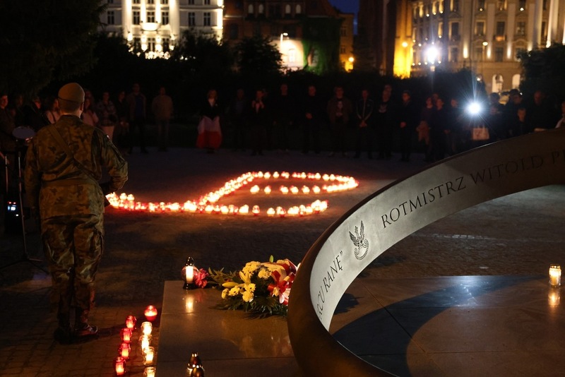 W godzinę śmierci rtm. Witolda Pileckiego, Wrocław po raz kolejny uczci jego pamięć. Podobnie było w Łagiewnikach, Oleśnicy i Jordanowie Śląskim - 25 maja 2025/ fot. M.Parysek IPN Wrocław