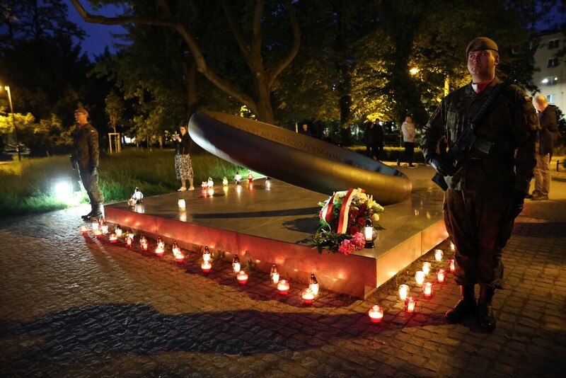 W godzinę śmierci rtm. Witolda Pileckiego, Wrocław po raz kolejny uczci jego pamięć. Podobnie było w Łagiewnikach, Oleśnicy i Jordanowie Śląskim - 25 maja 2025/ fot. M.Parysek IPN Wrocław