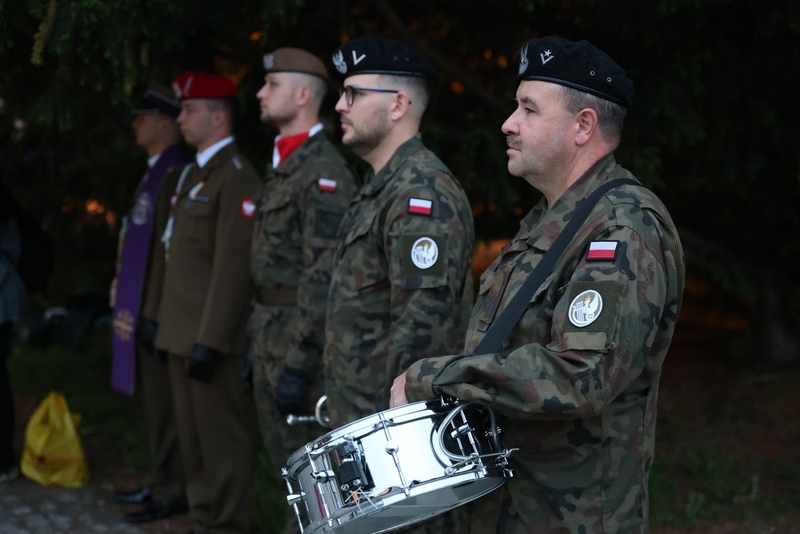 W godzinę śmierci rtm. Witolda Pileckiego, Wrocław po raz kolejny uczci jego pamięć. Podobnie było w Łagiewnikach, Oleśnicy i Jordanowie Śląskim - 25 maja 2025/ fot. M.Parysek IPN Wrocław