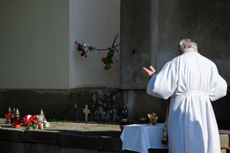 Finaliści XI edycji ogólnopolskiego konkursu recytatorskiego „W kręgu poezji i prozy lagrowej więźniarek KL Ravensbrück stanęli na ziemi Muzeum Miejsca Pamięci i Przestrogi - Ravensbrück, 23 maja 2025/ fot. IPN Katowice Krzysztof Łojko