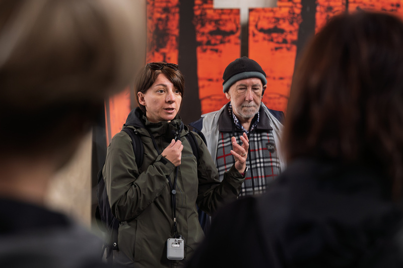 Finaliści XI edycji ogólnopolskiego konkursu recytatorskiego „W kręgu poezji i prozy lagrowej więźniarek KL Ravensbrück stanęli na ziemi Muzeum Miejsca Pamięci i Przestrogi - Ravensbrück, 23 maja 2025/ fot. IPN Katowice Krzysztof Łojko