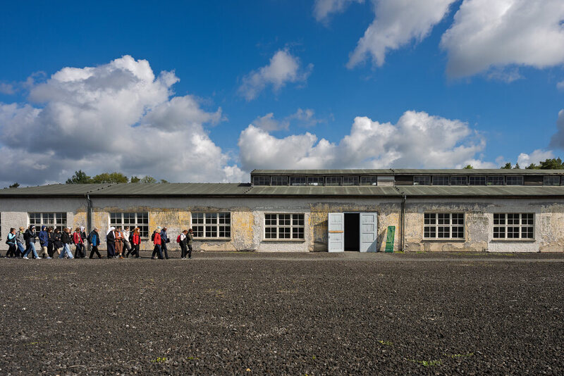 Finaliści XI edycji ogólnopolskiego konkursu recytatorskiego „W kręgu poezji i prozy lagrowej więźniarek KL Ravensbrück stanęli na ziemi Muzeum Miejsca Pamięci i Przestrogi - Ravensbrück, 23 maja 2025/ fot. IPN Katowice Krzysztof Łojko