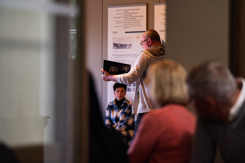 Finaliści XI edycji ogólnopolskiego konkursu recytatorskiego „W kręgu poezji i prozy lagrowej więźniarek KL Ravensbrück stanęli na ziemi Muzeum Miejsca Pamięci i Przestrogi - Ravensbrück, 23 maja 2025/ fot. IPN Katowice Krzysztof Łojko