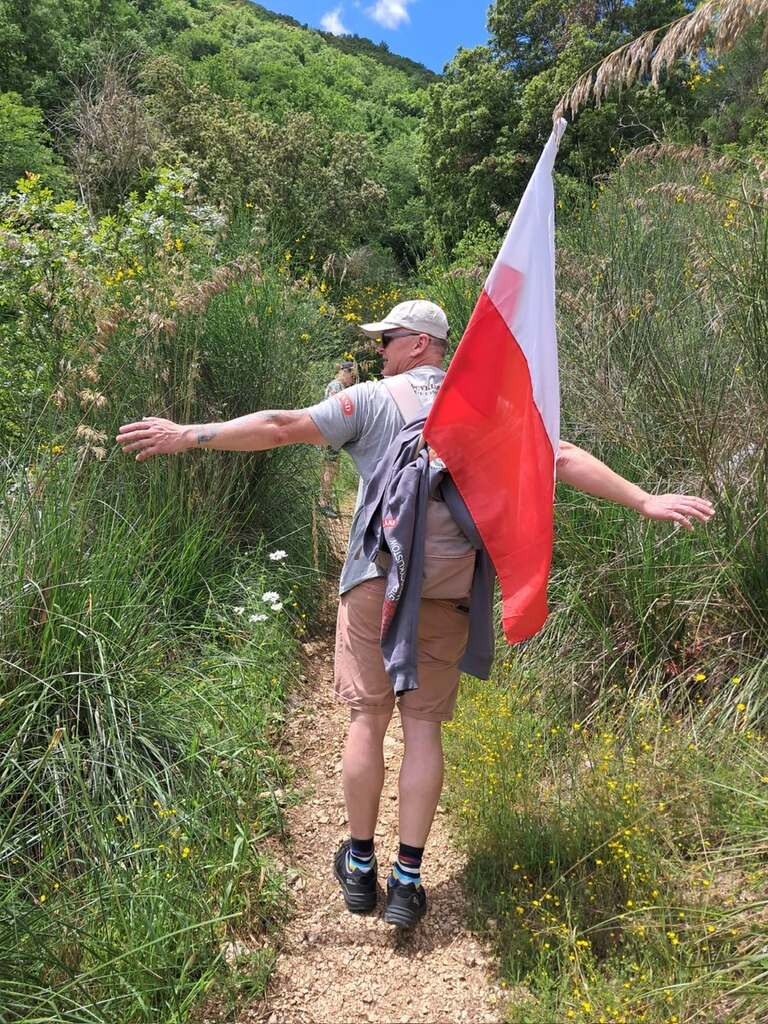Spieszeni motocykliści na szlaku bitwy o Monte Cassino.