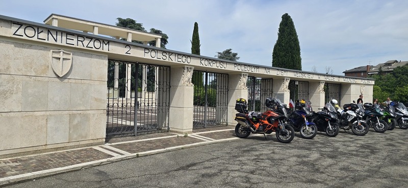 Wejście główne na największą polską nekropolię we Włoszech w Bolonii.