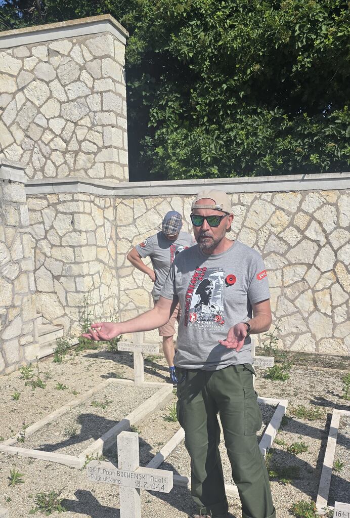 Dr hab. Jerzy Kirszak opowiada niezwykłe życiorysy żołnierskie, tu ppor. Adolfa Bocheńskiego i kaprala Zygmunta Langsama.