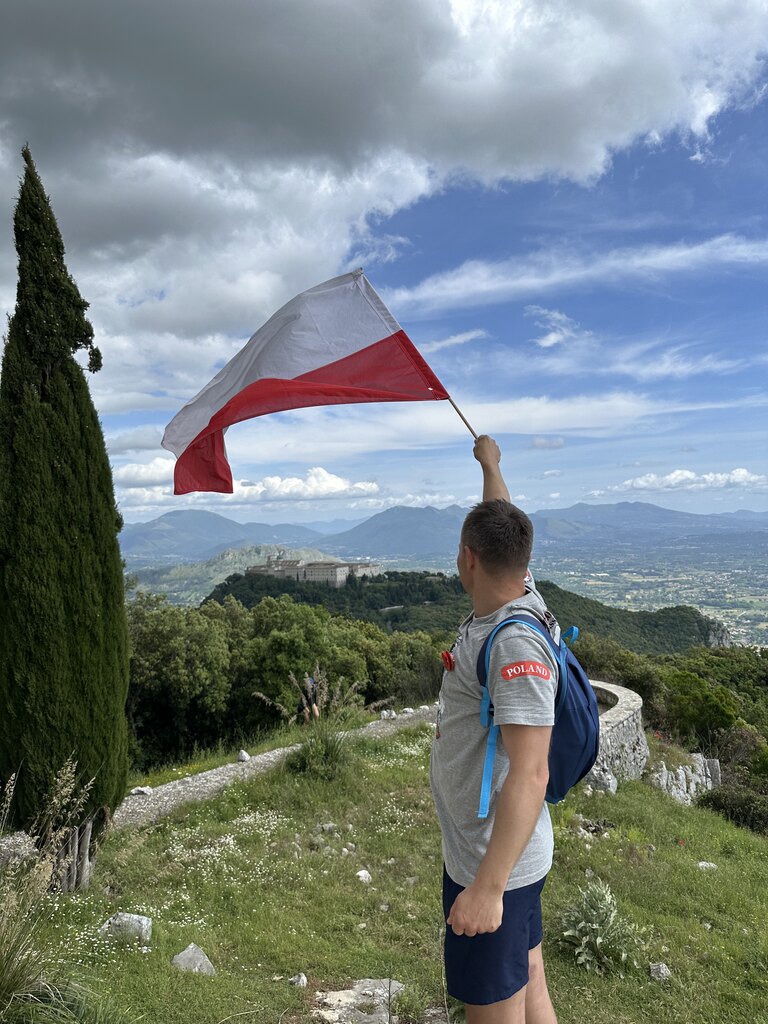 Widok z 593 na Monte Cassino.