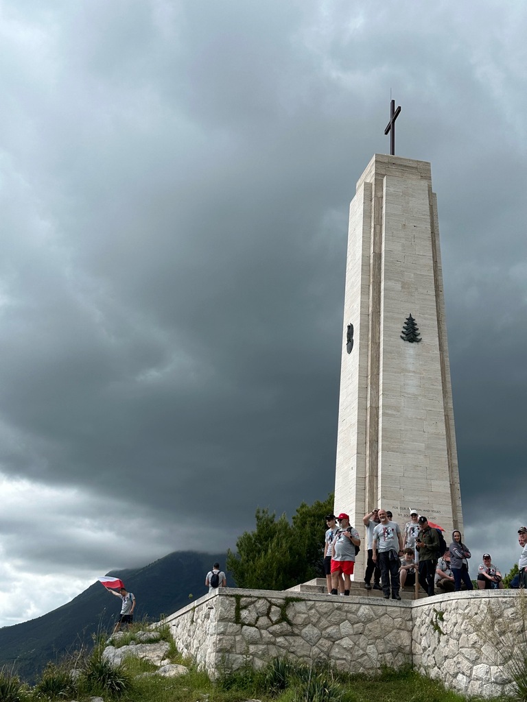 Pomnik 3 Dywizji Strzelców karpackich na Wzgórzu 593.