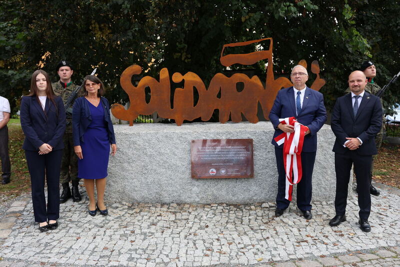 Moment odsłonięcia pomnika